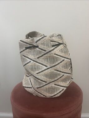 Woven Ivory & Black Diamond-Pattern Tote